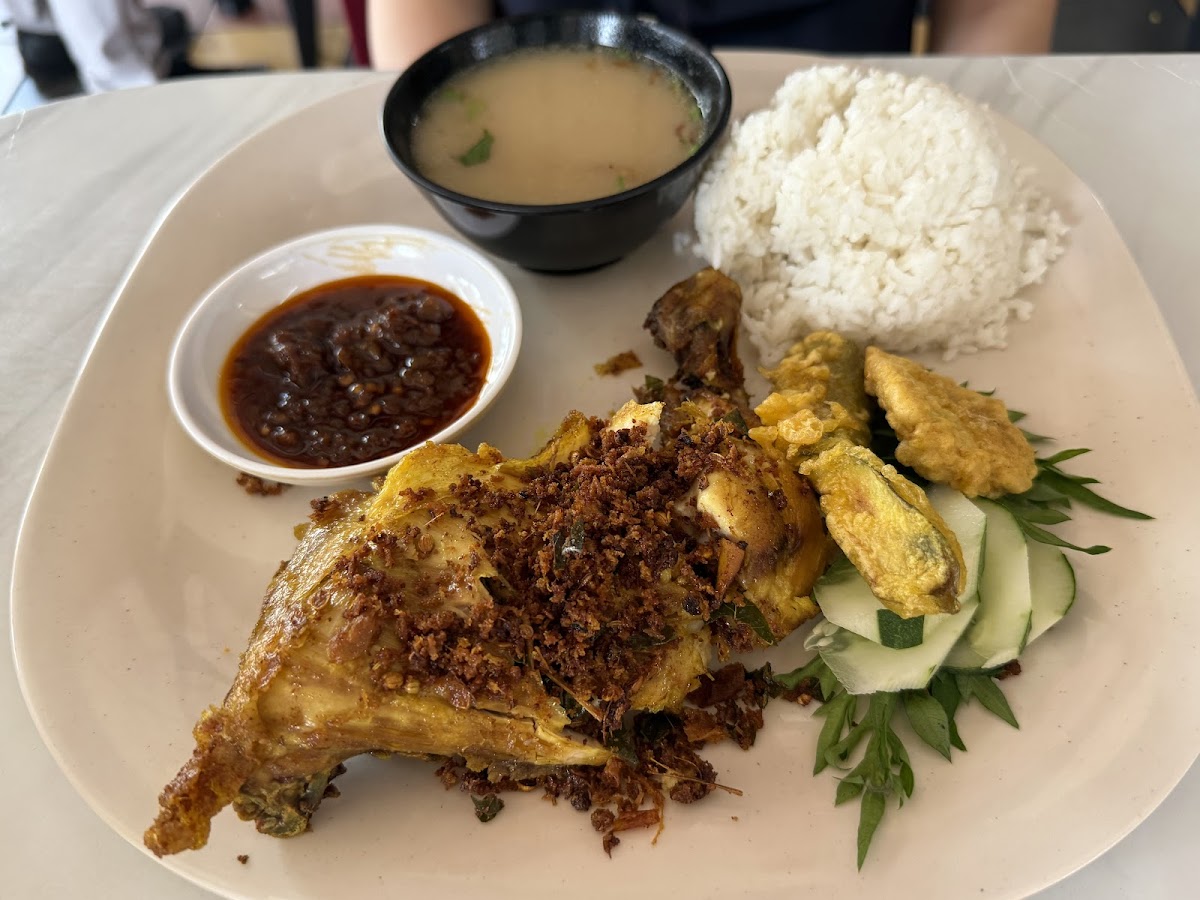 Mek Nab Restaurant & Catering – Photo 2